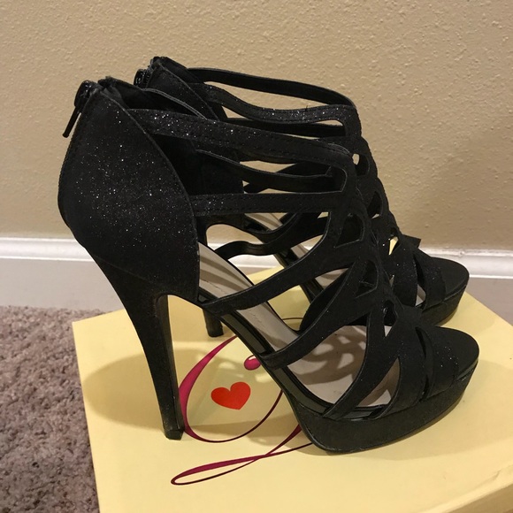Heels - Picture 5 of 6